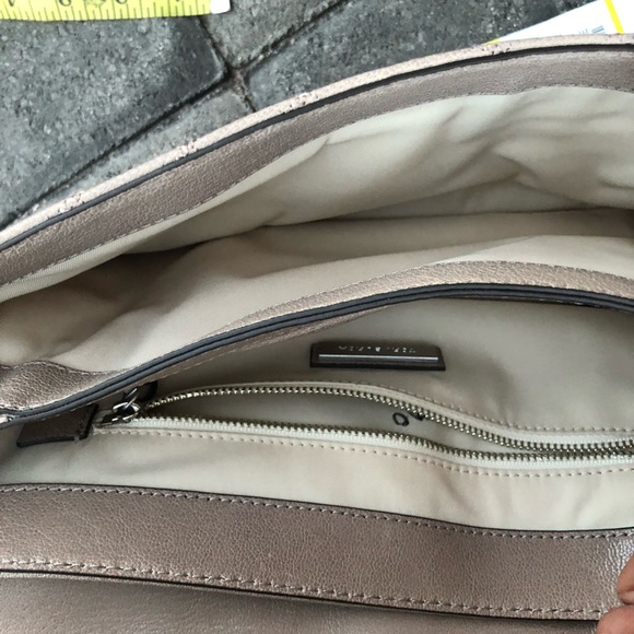 Tory Burch Fleming Distressed Flap Shoulder Bag - Picture 5 of 8